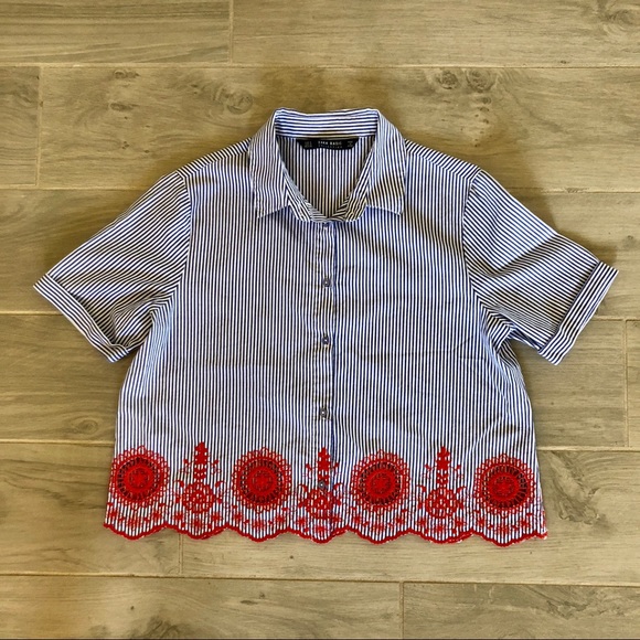 Zara Tops - **3 for $15**Zara flower embroidered Crop Top